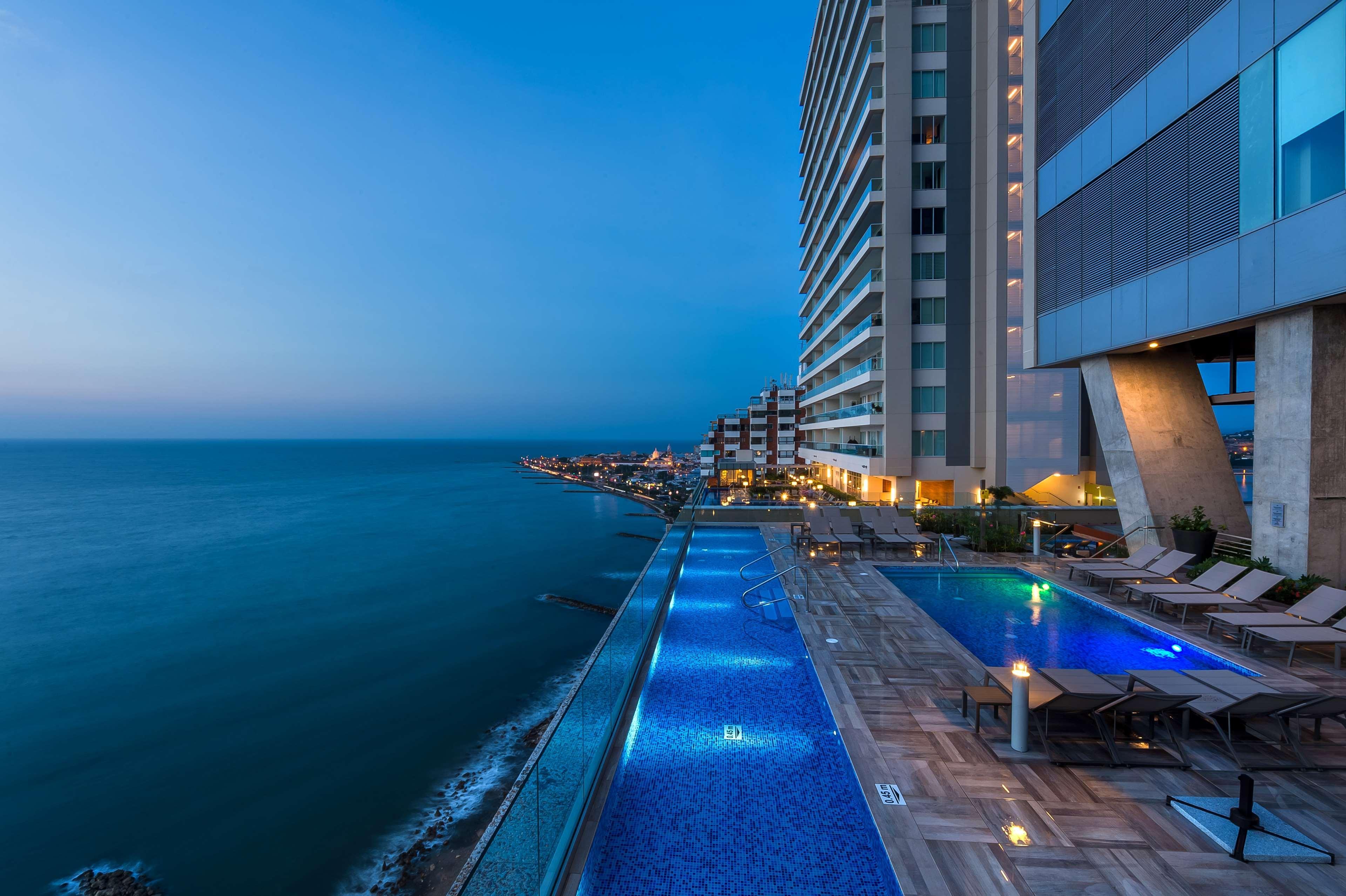 حياة ريجنسي كارتاجينا Cartagena المظهر الخارجي الصورة Infinity pool at the Four Seasons Hotel, Beirut